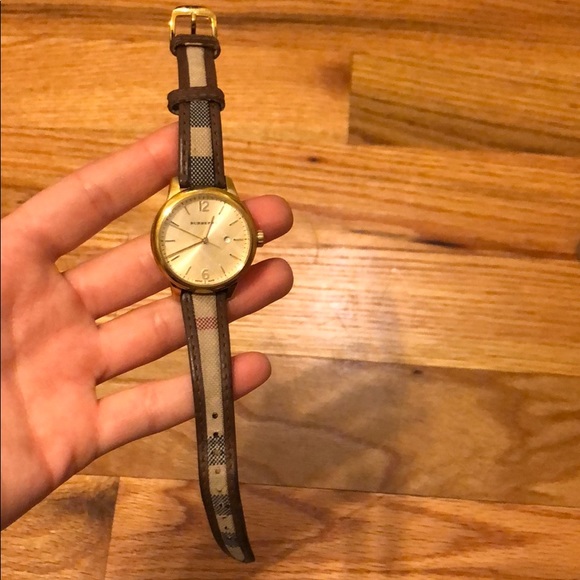 Burberry Women’s Watch with Box and Tag - Picture 4 of 8